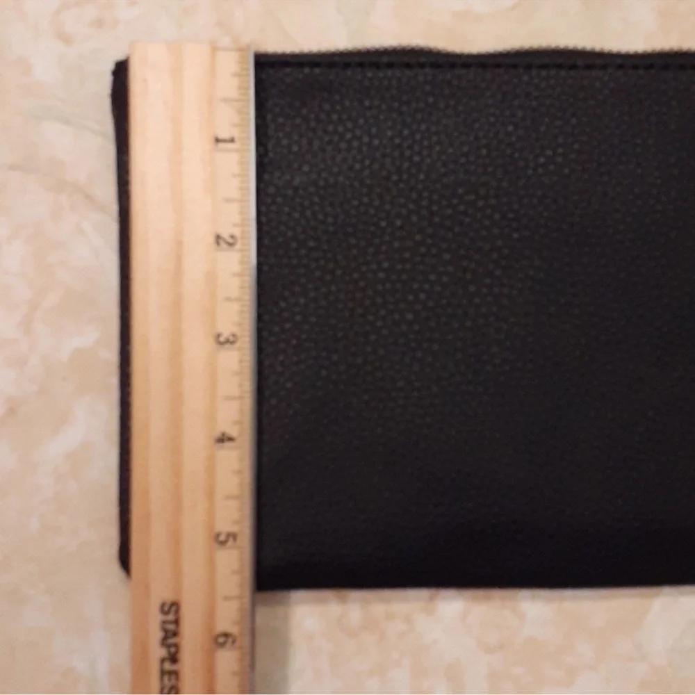Bandolino - Minimalist- Black Wristlet zipper closure is Simple and Classic! - Picture 6 of 7
